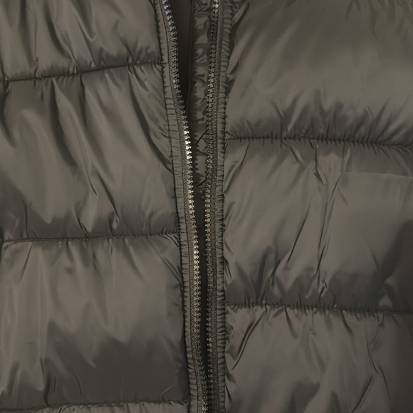 Old Navy puffer vest. Black. Size XL. - Picture 4 of 4